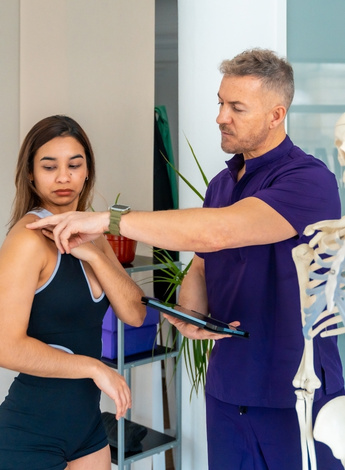 Patient undergoing treatment for frozen shoulder